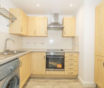 2 bedroom flat to rent - Photo 2