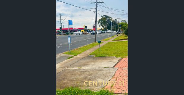 Modern 3 Bedroom, 2 Bathroom House – Easy Access to Public Transport - Photo 1