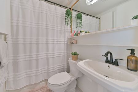 For Lease - 85 Bloor Street Unit# 1704, Toronto, Ontario - Photo 3
