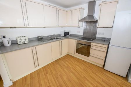 3 bedroom flat to rent - Photo 5