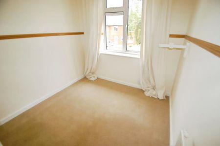 3 bedroom semi-detached house to rent - Photo 3
