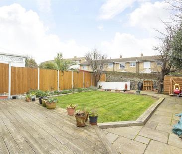 3 bedroom semi-detached house to rent - Photo 3