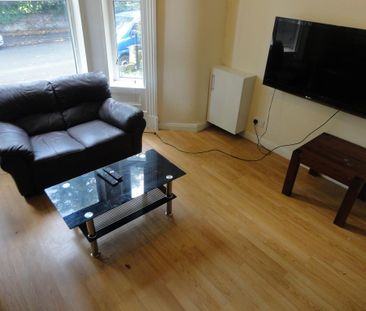 8 bedroom semi-detached house to rent - Photo 2