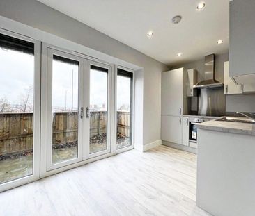 1 bedroom Flat To Let - Photo 4