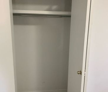 1 BDRM/1 BATH - 2102 MAIN ST - Available DEC 1 - Photo 3