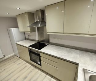 3 bedroom Flat in Flat 15, Leeds - Photo 5
