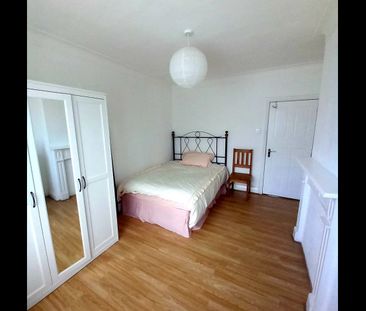 Room in a Shared Flat, Parchmore Way, CR7 - Photo 3