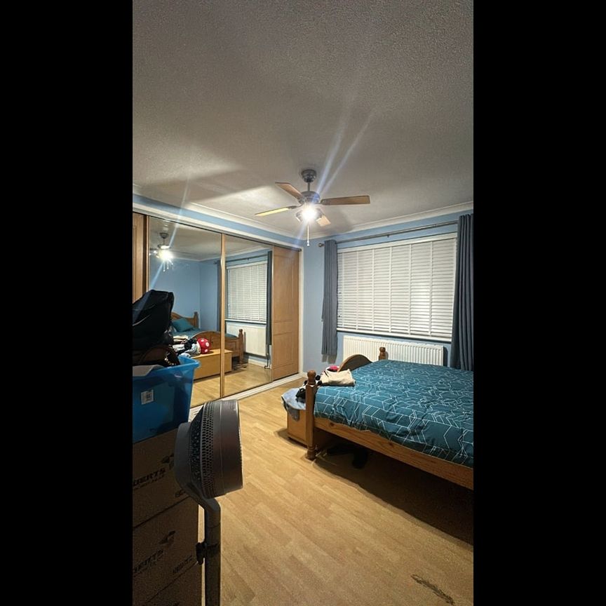 3 Bed Terraced House, Wakefield Street, E6 - Photo 1