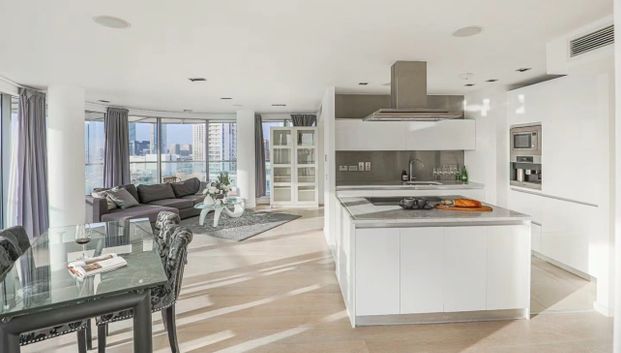 Room in a Shared Flat, London, E14 - Photo 1