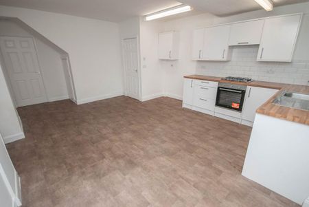 2 bedroom semi-detached house to rent - Photo 2