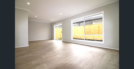 Near New Delight! - Photo 4