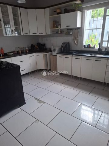 Casa com 3 quartos e 141m² para alugar em Moinhos de Vento, Canoas. - Foto 4