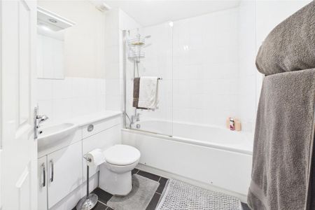 3 bedroom terraced house to rent - Photo 5