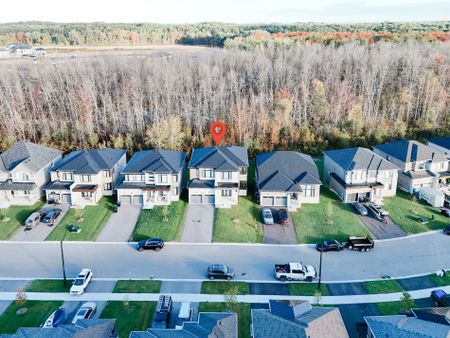 For Lease - 33 Del Ray Crescent, Wasaga Beach, Ontario - Photo 2