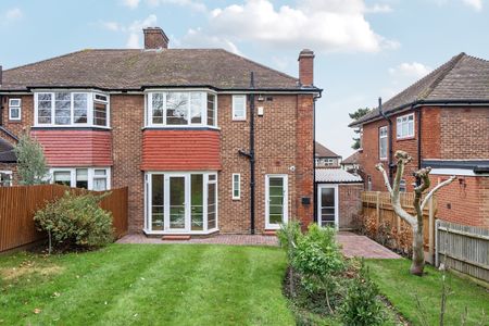 3 bedroom semi-detached house to rent - Photo 2