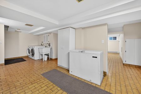 For Lease - 2317 Lakeshore Road, Burlington, Ontario - Photo 4