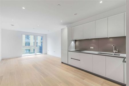 A luxury two bed apartment situated beside the River Thames. - Photo 3