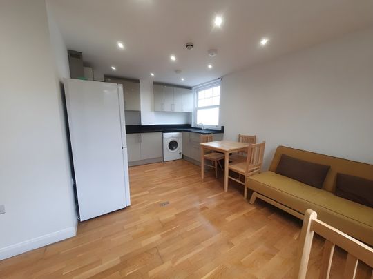 2 Bed Flat, Evering Road, N16 - Photo 1