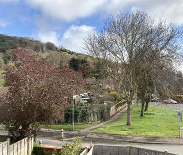 2 bedroom end of terrace house to rent - Photo 2