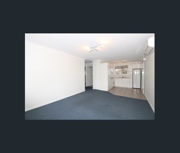 Comfortable South Toowoomba Unit with Everyday Convenience - Photo 1