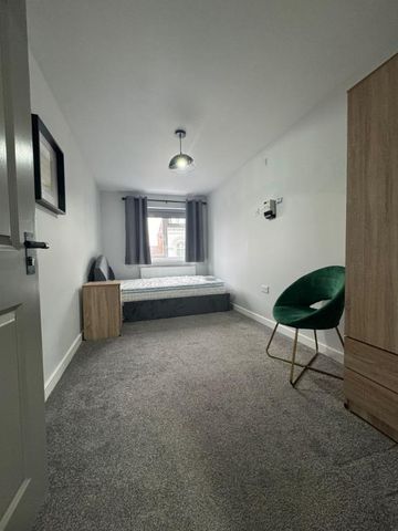 1 bedroom in a house share to rent - Photo 4