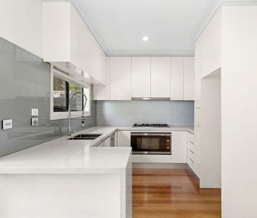 Contemporary Double-Storey Townhouse in Prime Templestowe Location - Photo 2