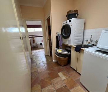 4 Bedroom Home in the heart of Croydon. - Photo 3