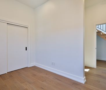 3 Bedrooms with Rooftop Terrace - Photo 3