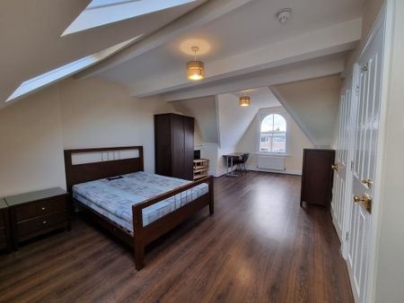 6 Bed Student Accommodation - Photo 2