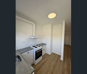 TWO BEDROOM UNIT – FRESHLY UPDATED – CONVENIENT KING STREET ACCESS - Photo 3