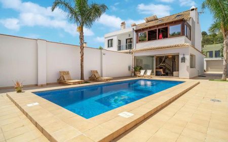 4 bedroom luxury Villa for rent in Benalmádena, Spain - Photo 3