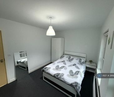 1 bedroom in a house share to rent - Photo 2