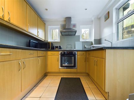 4 bedroom terraced house to rent - Photo 5