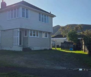 Charming 3BR Family Home in Avalon! - Photo 2