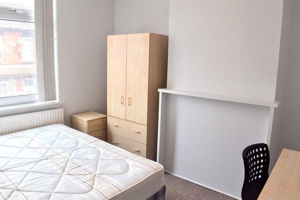 6 bedroom terraced house to rent - Photo 1