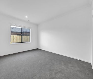 Introducing your dream residence! Modern 4 Bedroom house in Wallan - Photo 5