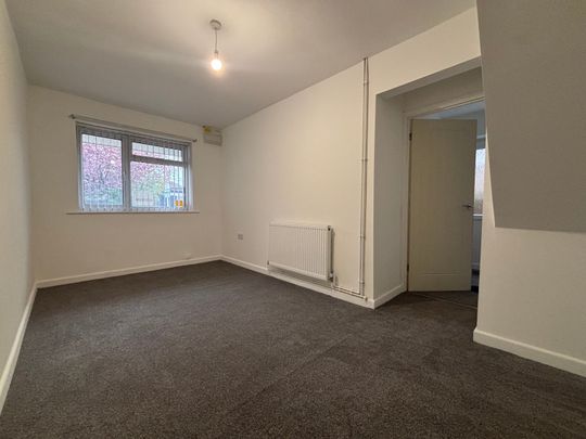 Silverdale Drive, Wolverhampton, WV10 - Photo 1