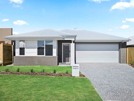 Spacious Family Home! - Photo 1