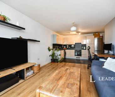 2 bedroom flat to rent - Photo 2