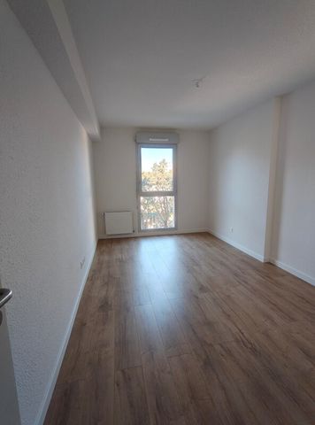 Location Appartement 3 pièces 68m² CARPENTRAS 84200 - Photo 3