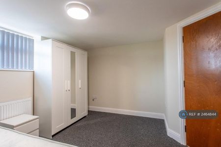 1 bedroom in a house share to rent - Photo 4