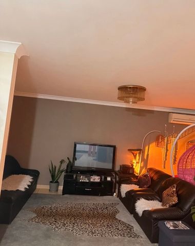 Hurstville - Photo 2