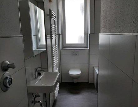 VORDERER WESTEN,SCHÖNE 3 ZI.-WHG., BALKON, NEUES BAD, EBK, GARTEN - Photo 1