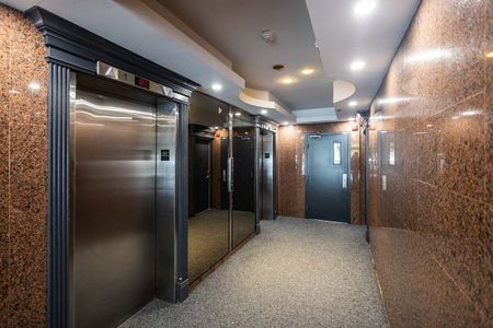 4760 Chemin de la Côte-des-Neiges, Montréal, QC - Photo 2