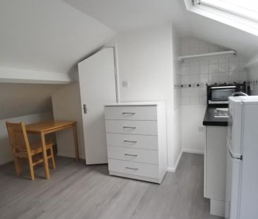 Studio to rent - Photo 2