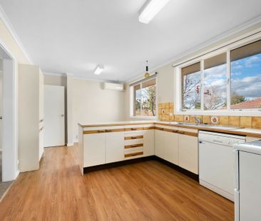 Easy Living in Evatt! - Photo 2