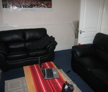 4 Bed House - Stockton - Photo 3