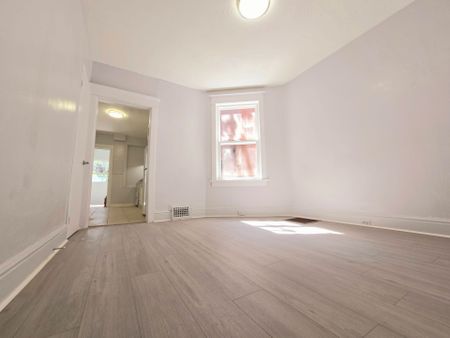 For Lease - 236 Strelling Road Unit# Main, Toronto, Ontario - Photo 4