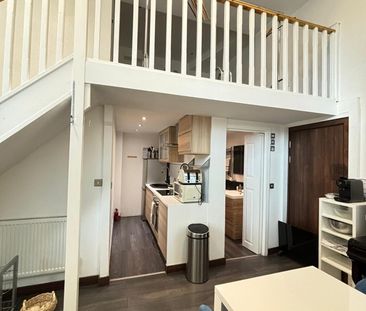 1 Bed Flat, Bridges Court Road, SW11 - Photo 1