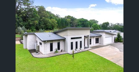 Expansive Family Retreat on Over an Acre - Pool, Utilities & Lawn Maintenance Included - Photo 3